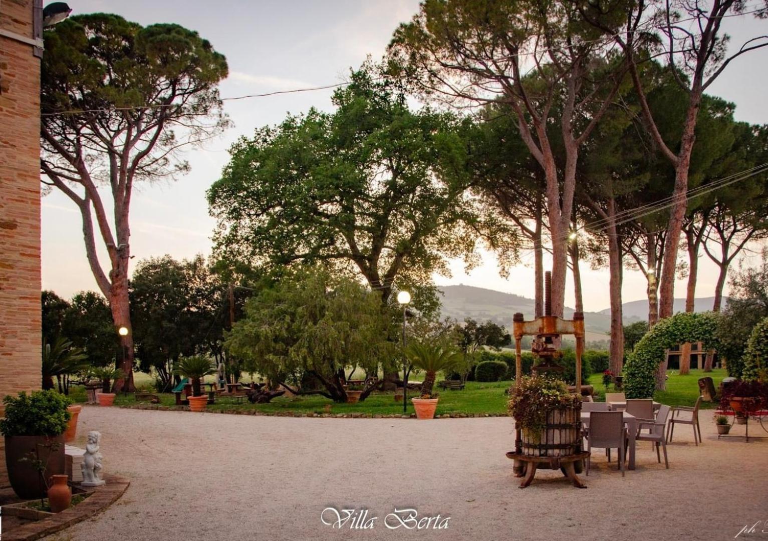 סן סברינו מארקה Resort Restaurant Villa Berta מראה חיצוני תמונה