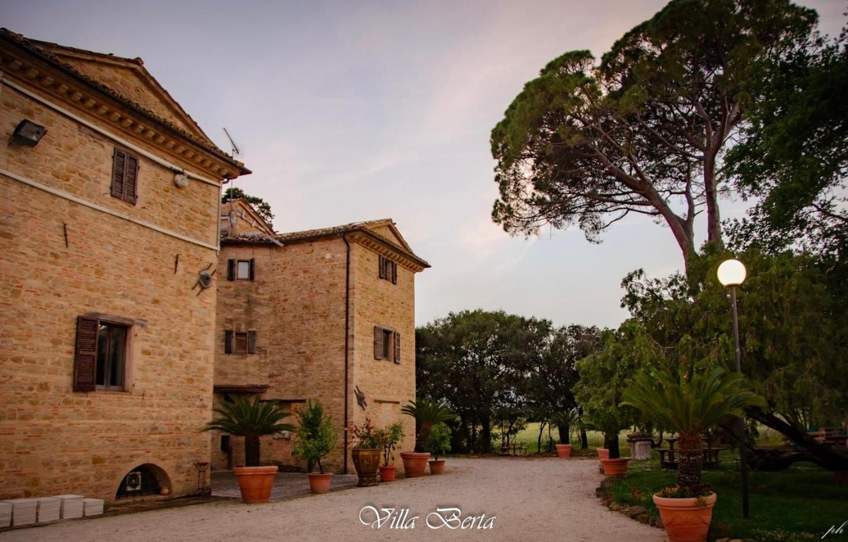 סן סברינו מארקה Resort Restaurant Villa Berta מראה חיצוני תמונה